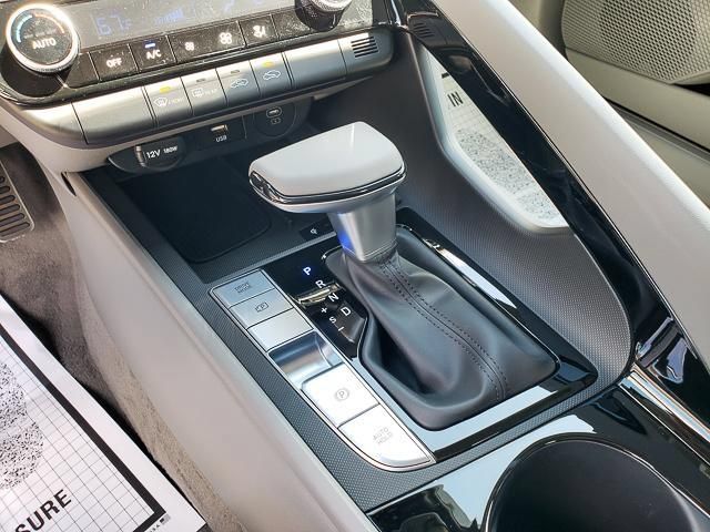 New 2025 Hyundai Elantra SEL FWD image 8