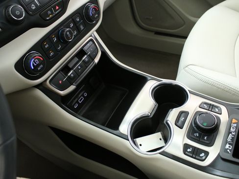 Used 2022 GMC Terrain Denali AWD/4WD image 18