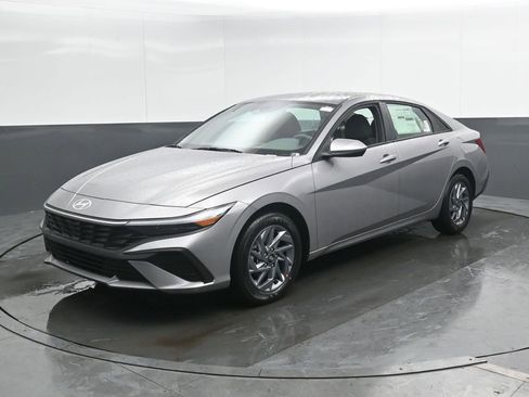 New 2026 Hyundai Elantra Hybrid FWD image 8