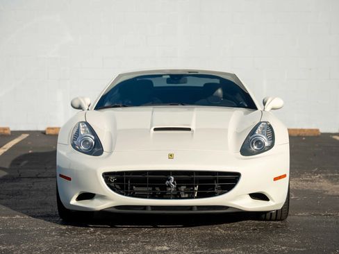 Used 2014 Ferrari California image 7