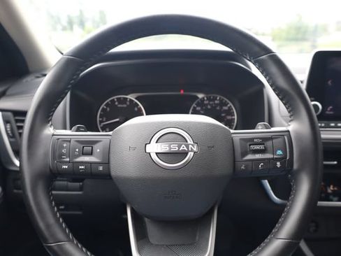 Certified 2025 Nissan Rogue SV FWD image 17