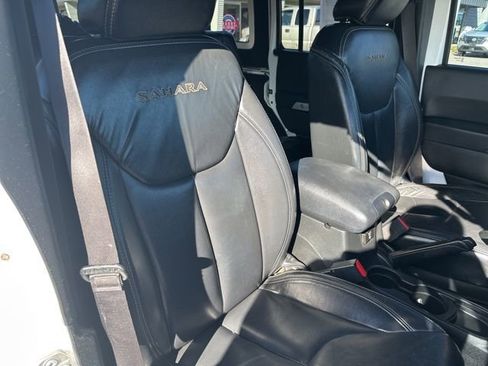 Used 2017 Jeep Wrangler Unlimited Sahara w/ Dual Top Group image 23