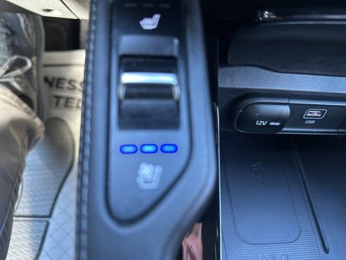 Used 2024 Kia Telluride EX w/ EX Captain's Chair Package image 31