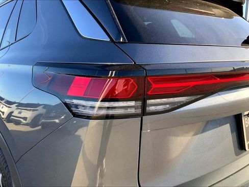 Certified 2025 Volkswagen Tiguan SE image 29