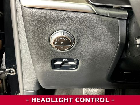 Used 2023 Mercedes-Benz GLC 300 4MATIC image 36