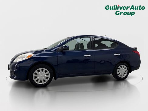 Used 2014 Nissan Versa SV FWD image 2
