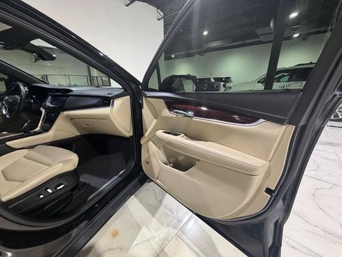 Used 2018 Cadillac XT5 Luxury w/ Driver Awareness Package FWD image 25