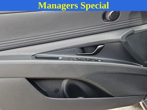 Certified 2025 Hyundai Elantra SEL FWD image 11