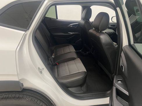 Used 2025 Chevrolet Trax LT w/ LT Convenience Package FWD image 35