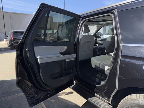 Used 2025 Ford Expedition Max Active image 8