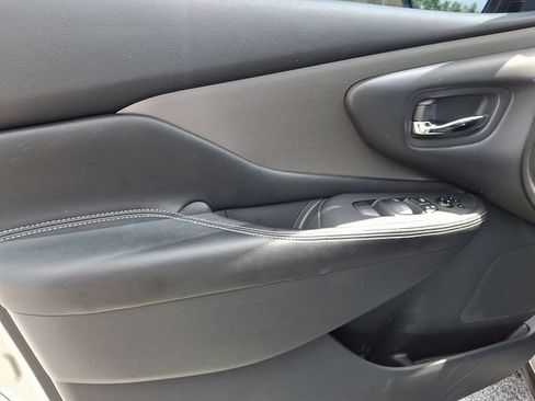 Used 2024 Nissan Murano SV AWD/4WD image 13