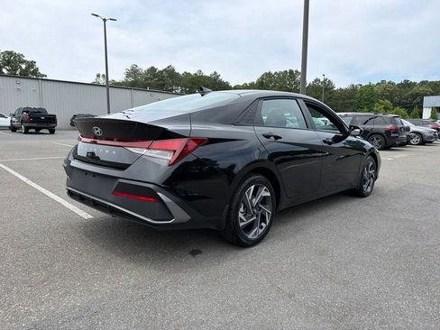 Used 2025 Hyundai Elantra Sport FWD image 5