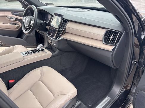 Certified 2025 Volvo XC90 B6 Plus image 41