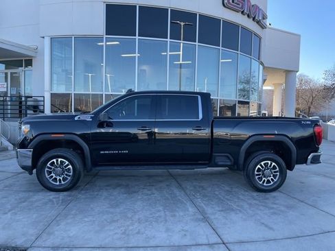 Used 2022 GMC Sierra 3500 SLE w/ SLE Value Package image 4