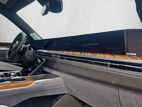 Used 2025 Cadillac Escalade ESV Sport Platinum w/ LPO, ONYX Package image 24