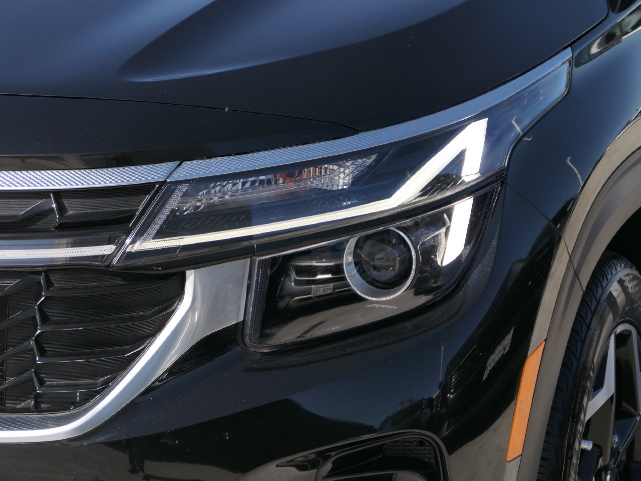 Certified 2024 Kia Seltos EX FWD image 9