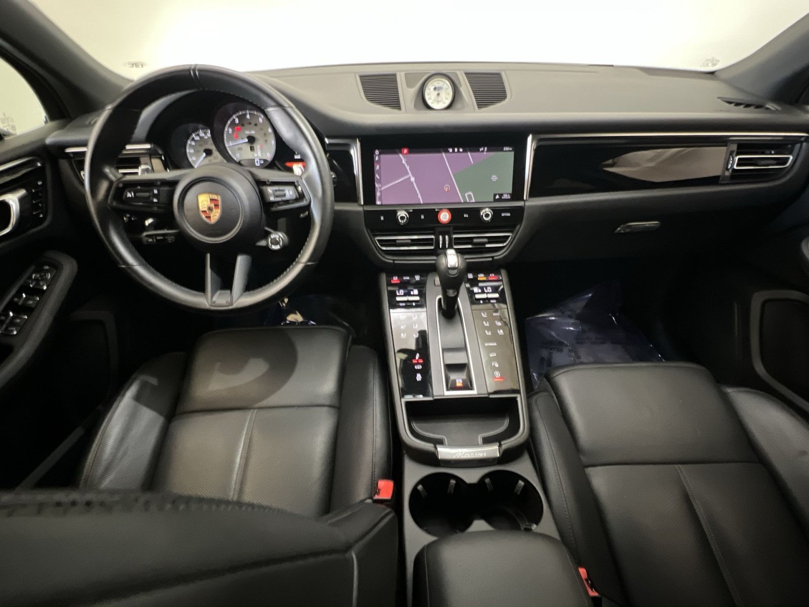 Used 2024 Porsche Macan AWD/4WD image 22