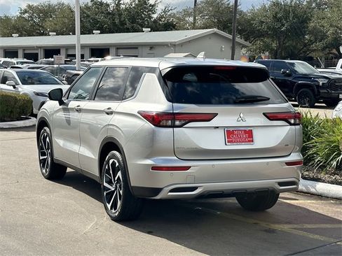Used 2024 Mitsubishi Outlander SE image 5