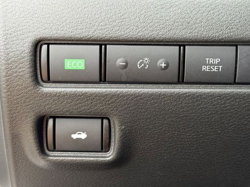 Used 2025 Nissan Sentra SV FWD image 24