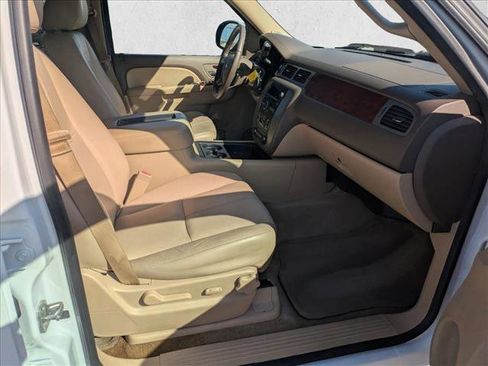 Used 2014 GMC Yukon SLE image 17