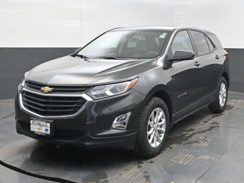 Used 2020 Chevrolet Equinox LS w/ LS Convenience Package image 3