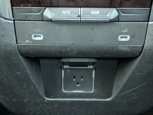 Used 2023 Chevrolet Tahoe LT image 11