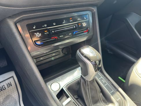 Used 2024 Volkswagen Tiguan SE image 21
