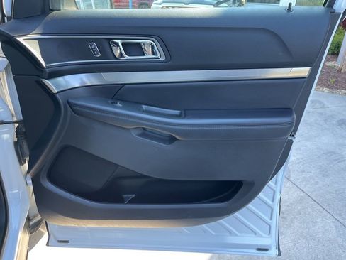 Used 2018 Ford Explorer XLT w/ Equipment Group 202A FWD image 26