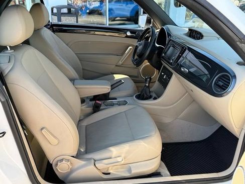 Used 2013 Volkswagen Beetle 2.0T FWD image 18