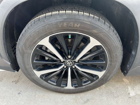 Used 2022 Toyota Highlander XSE AWD/4WD image 9