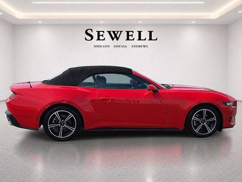 Used 2024 Ford Mustang Convertible RWD image 5
