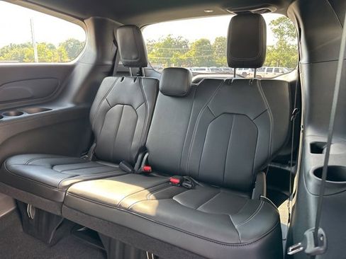 New 2026 Chrysler Pacifica Select image 38