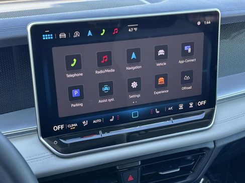 Certified 2025 Volkswagen Tiguan SE image 29