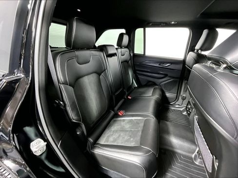 Used 2023 Jeep Grand Cherokee Altitude AWD/4WD image 27