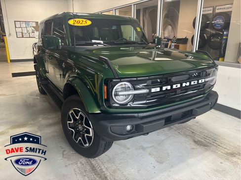Used 2025 Ford Bronco Outer Banks image 2