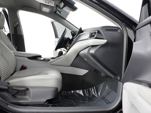 Used 2021 Toyota Camry SE FWD image 19