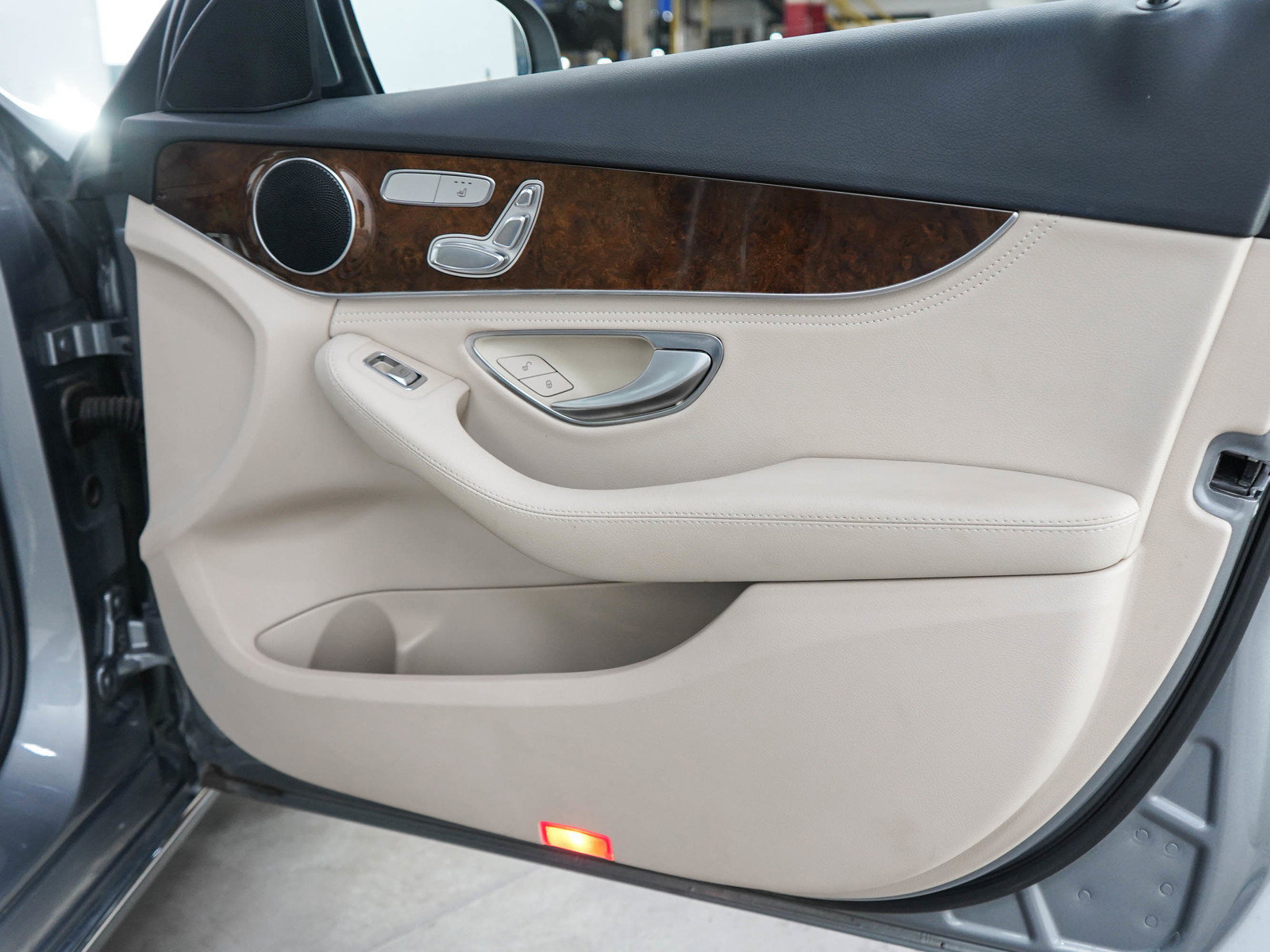 Used 2016 Mercedes-Benz C 300 4MATIC Sedan image 9