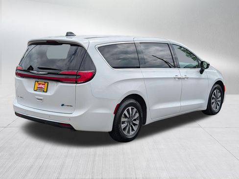 Used 2024 Chrysler Pacifica Limited FWD image 7