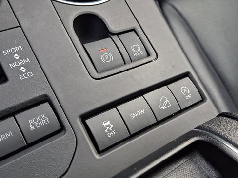 Used 2022 Toyota Highlander XLE image 25