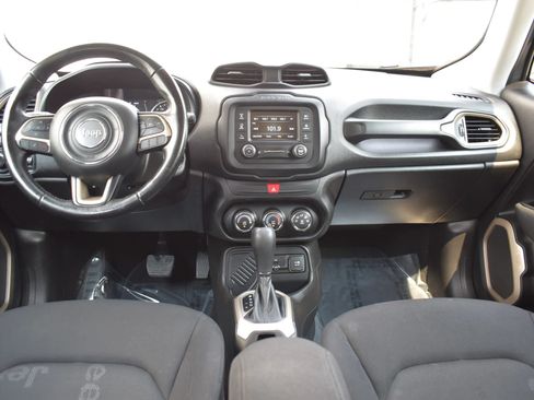 Used 2017 Jeep Renegade Latitude FWD image 19