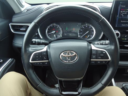 Used 2022 Toyota Highlander Limited AWD/4WD image 13