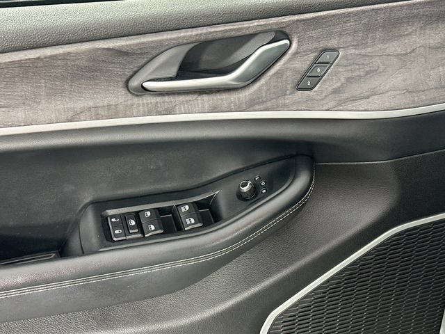 Used 2022 Jeep Grand Cherokee L Limited AWD/4WD image 28