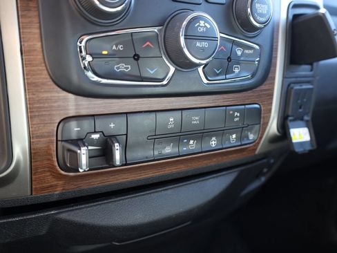 Used 2013 RAM 1500 Laramie w/ Convenience Group AWD/4WD image 16