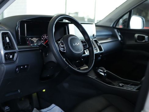 Used 2022 Kia Sorento S image 9