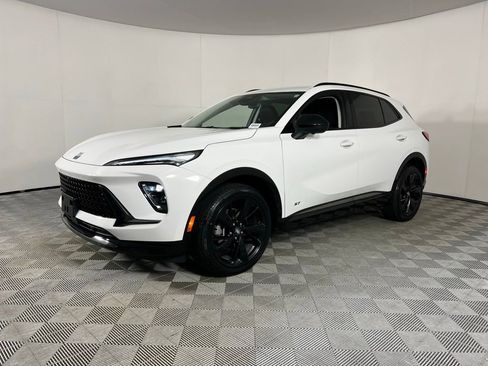 Used 2025 Buick Envision Sport Touring image 3