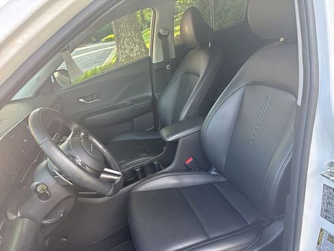 Used 2024 Hyundai Kona Limited FWD image 12