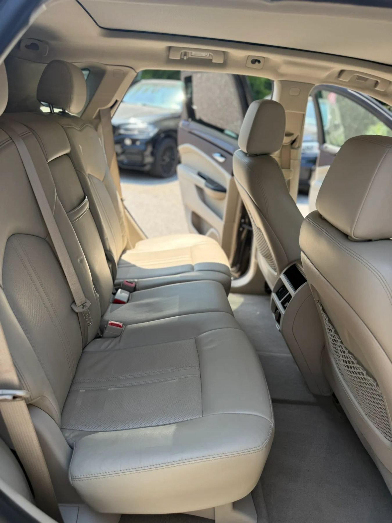 Used 2016 Cadillac SRX Luxury w/ Driver Awareness Package AWD/4WD image 23