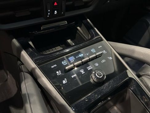 Used 2024 Porsche Cayenne image 15