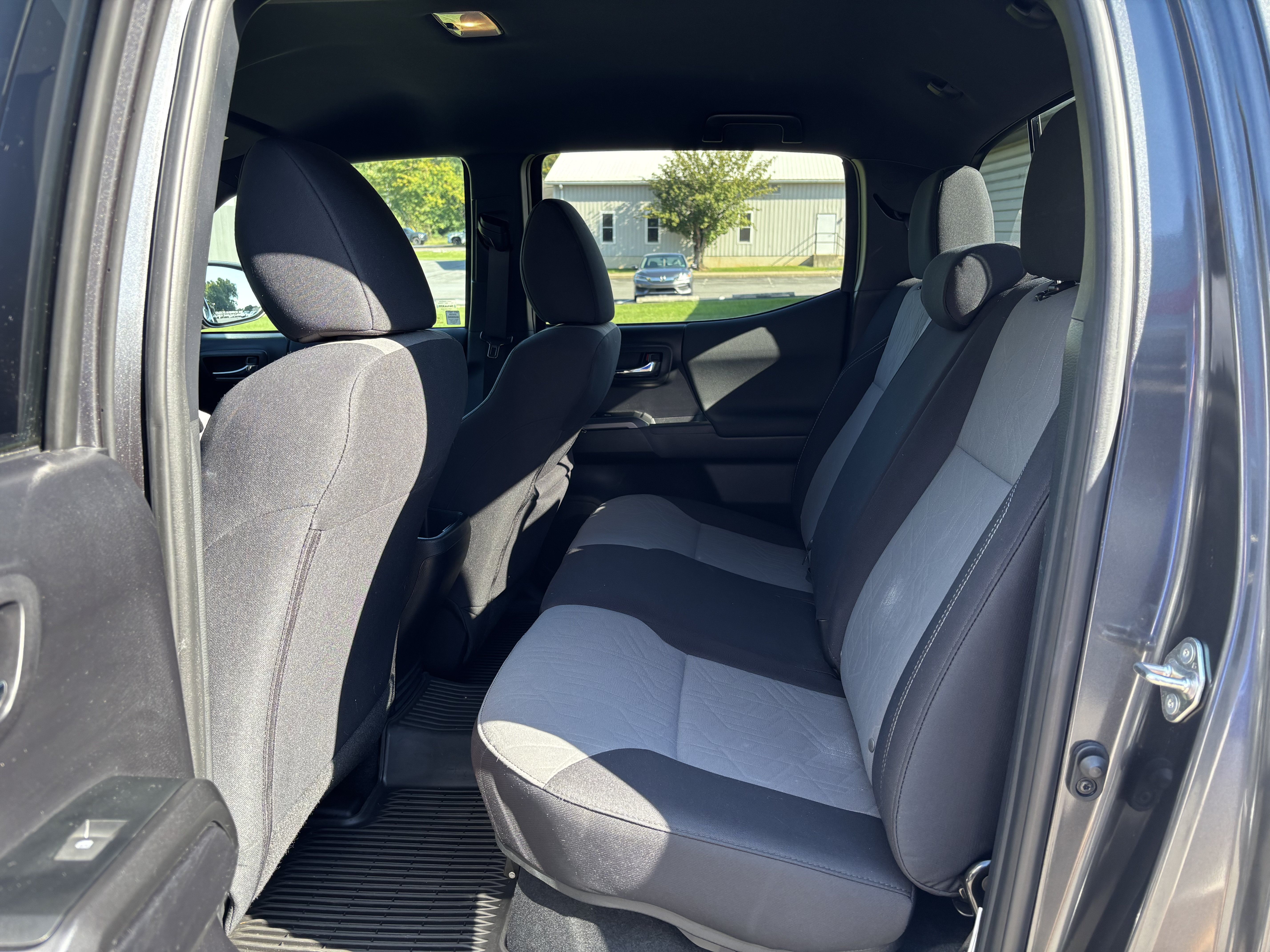 Used 2020 Toyota Tacoma TRD Off-Road AWD/4WD image 13