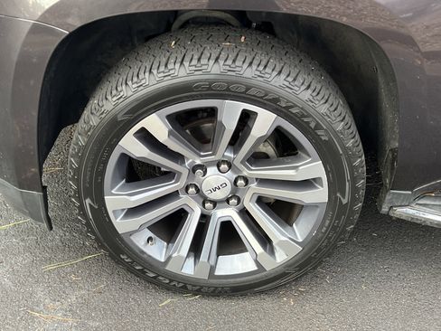 Used 2017 GMC Yukon XL Denali w/ Open Road Package image 10